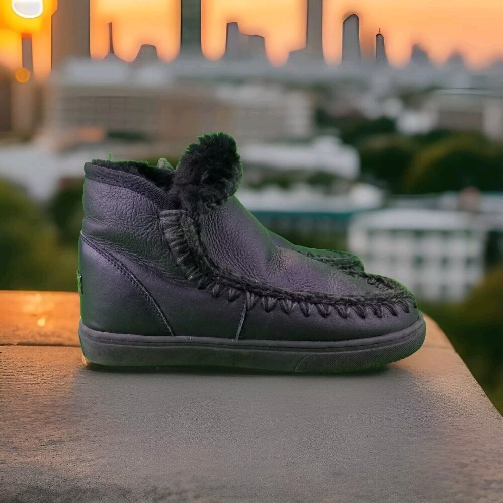 ✅ Mens 8 MOU ESKIMO Black Pull On Boot/Sneakers Hand-crafted Genuine Sheepskin